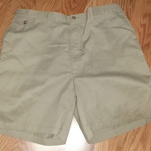 🥳  Mens Khaki Shorts NWT